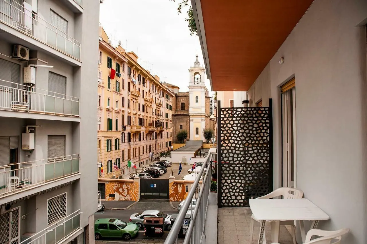 Vatican Museums Roomy Apartment Roma