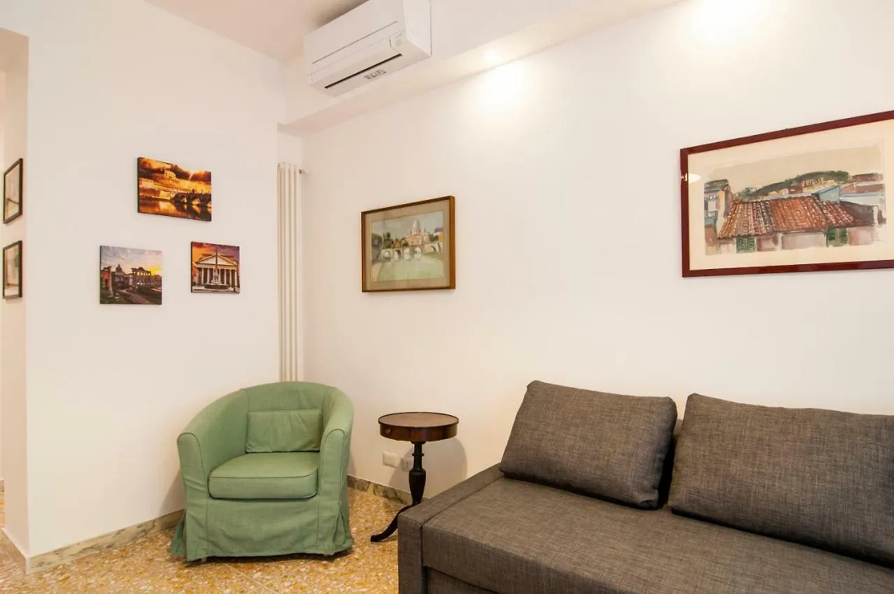 Vatican Museums Roomy Apartment Roma